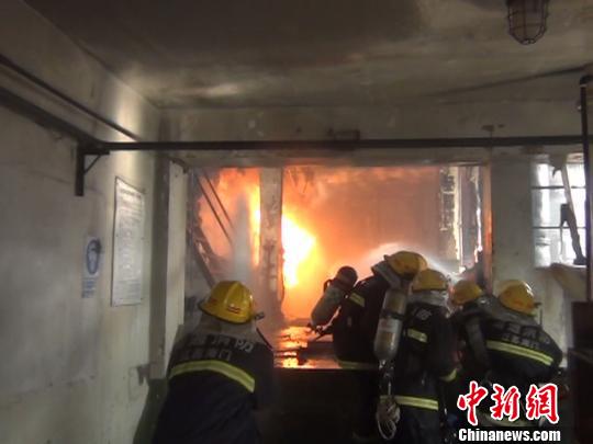江蘇海門(mén)一化工企業(yè)發(fā)生爆燃事故致1死2傷(圖)