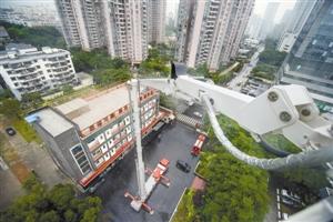 云梯車折疊云臺升至80余米已達高空作業(yè)高度