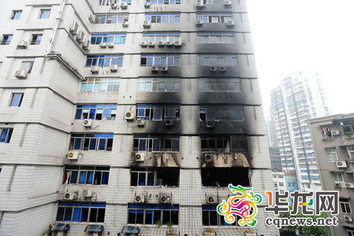 重慶渝中區人和街一房屋擔保公司發生火災 燒了不少房產證