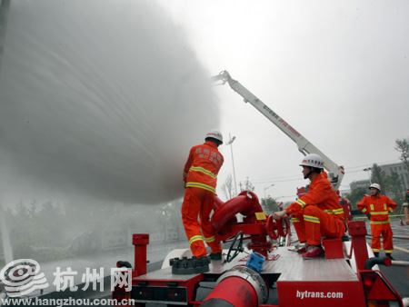 經過二次加壓,水炮射程可達100多米