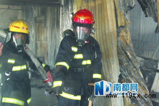 江門市新會區小岡鎮梅岡村一化工廠突發大火 具體損失待調查