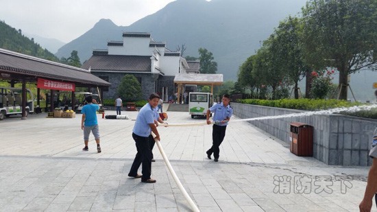 貴州江口消防組織云舍景區消防志愿者開展消防技能培訓