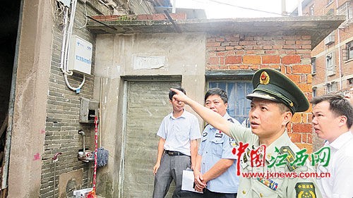 消防人員考察棚戶區“智慧消防”物聯網系統