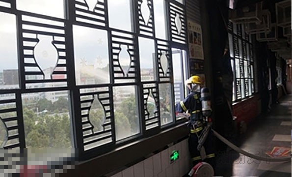德化消防開展大型商業樓滅火救人演練