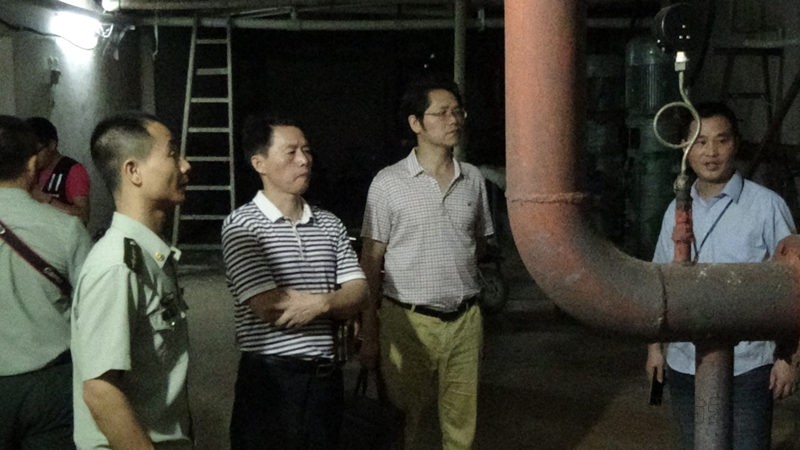 局黨組成員、副局長司馬孟軍同志在改制企業視察危房