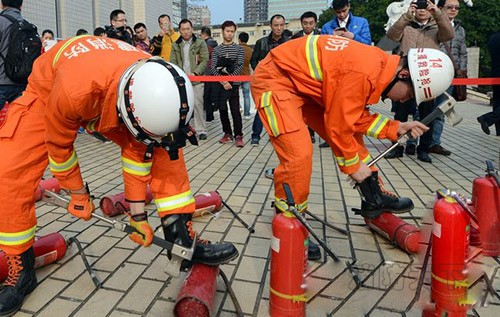 福州1249家單位使用不合格消防產品 銷毀300度套